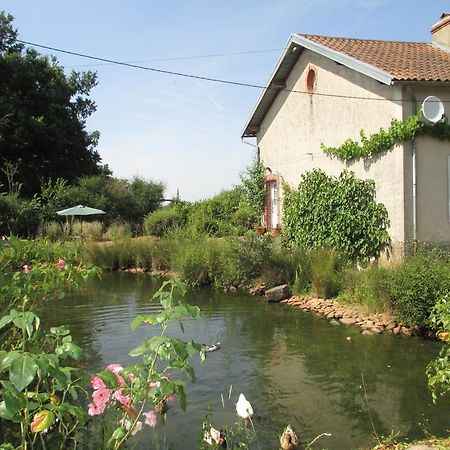 Вилла Chez Tartaud Lathus St Remy Экстерьер фото