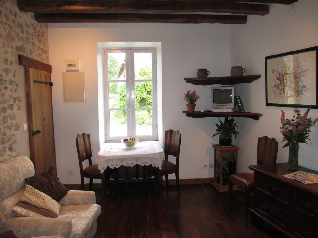 Вилла Chez Tartaud Lathus St Remy Экстерьер фото