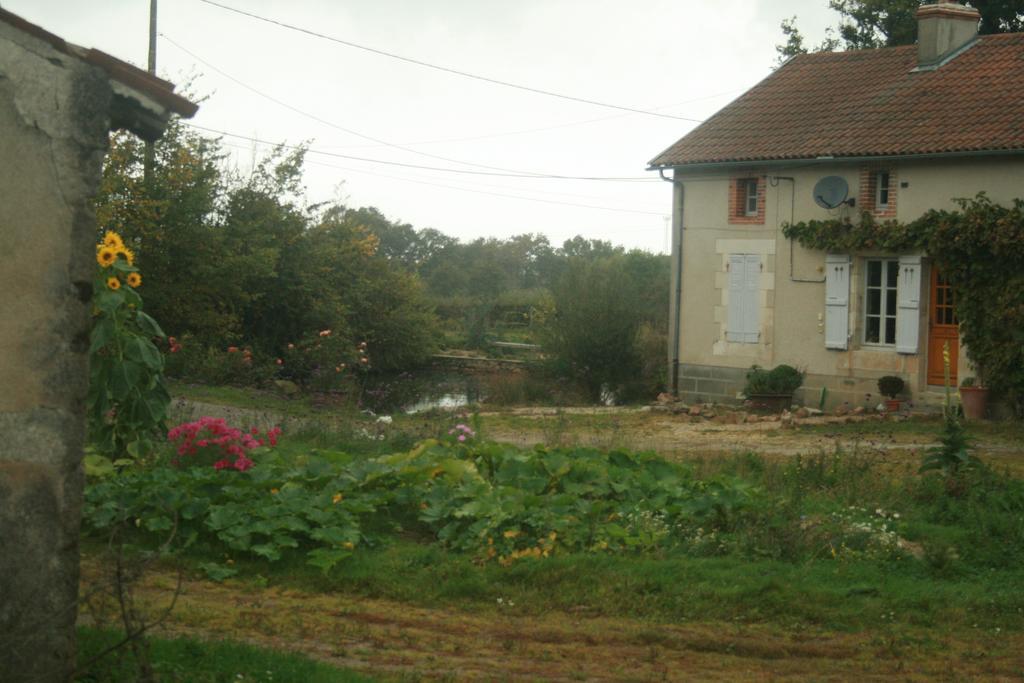 Вилла Chez Tartaud Lathus St Remy Экстерьер фото
